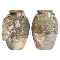 Paire de pots anciens de poterie Sukhothaï du 14e-16e siècle, avec coquillage provenant d'un naufrage de bateau