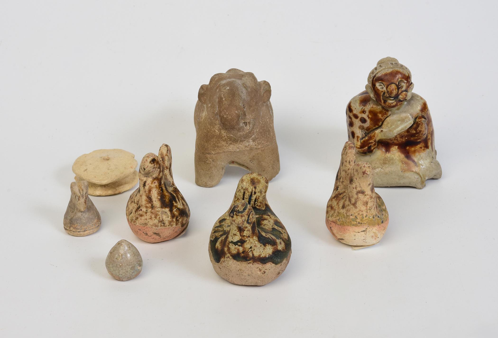 14th-16th C., A Set of Antique Thai Miniature Sukhothai Stoneware Ceramic Figure In Good Condition In Sampantawong, TH