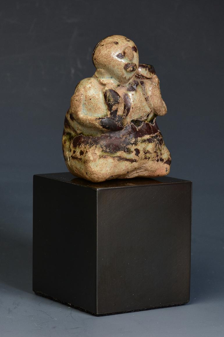 14th-16th C., Sukhothai, Antique Thai Glazed Stoneware Hunchback Water Dropper For Sale 7