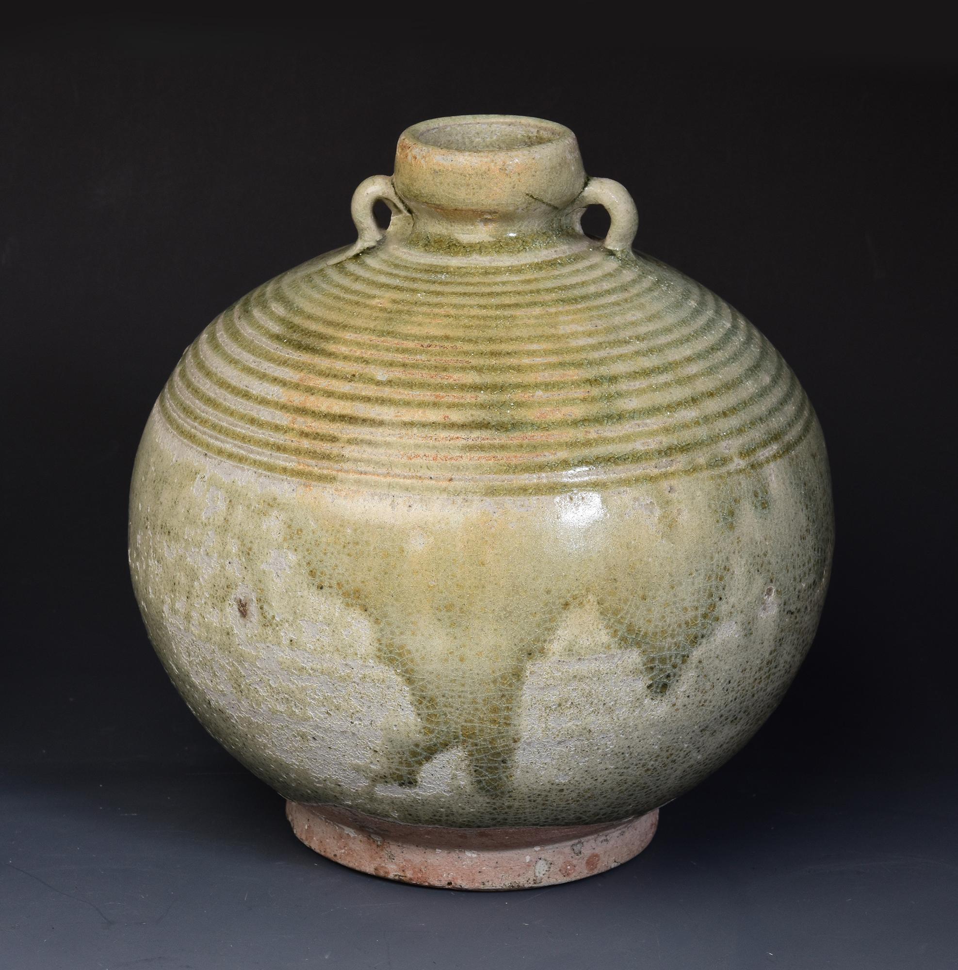 14th-16th Century, Antique Thai Sukhothai Celadon Glazed Pottery Bottle In Good Condition In Sampantawong, TH