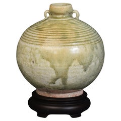 Bouteille ancienne de poterie thaïlandaise Sukhothaï émaillée céladon du 14e-16e siècle