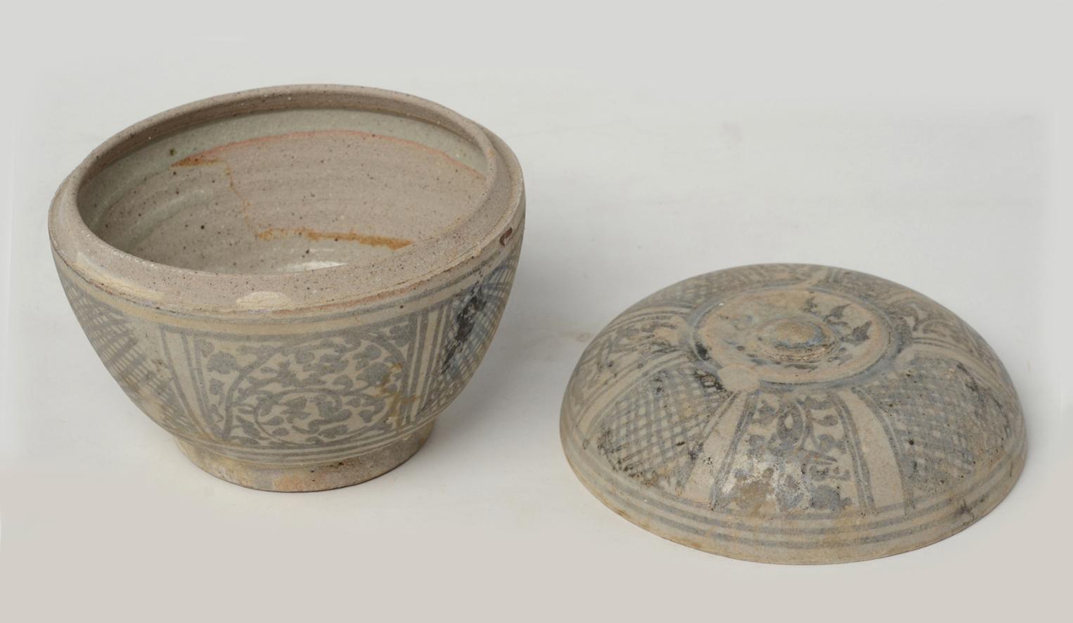 Antique Sukhothai ceramic covered bowl.

Age: Thailand, Sukhothai Period, 14th - 16th Century
Size: Height 10 C.M. / Width 12 C.M.
Condition: Nice glaze and condition overall, a tiny chip on mouthrim (photo # 4).

100% Satisfaction and Authenticity