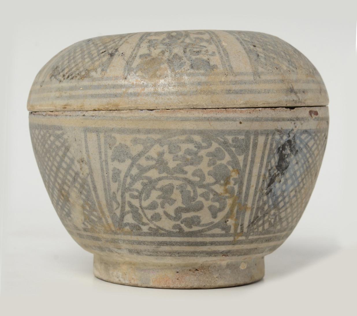 Hand-Painted 14th - 16th Century, Sukhothai, Antique Thai Sukhothai Ceramic Covered Bowl For Sale
