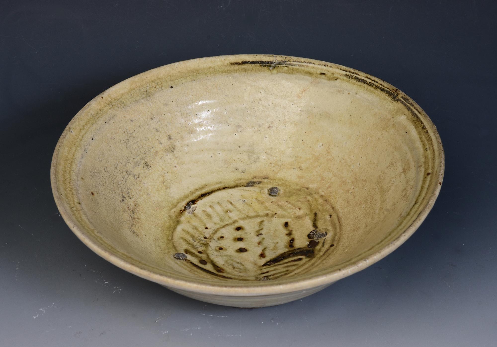 14th - 16th Century, Sukhothai, Antique Thai Sukhothai Glazed Ceramic Fish Dish For Sale 5