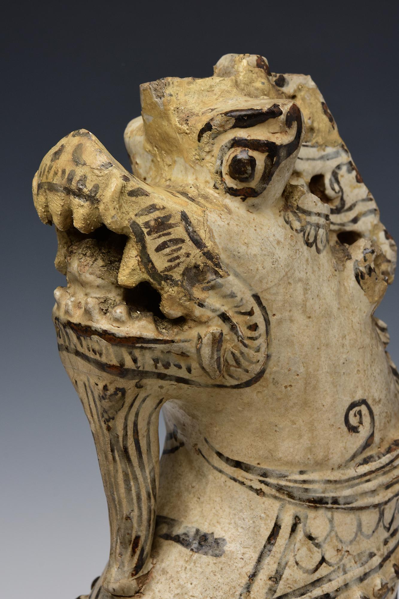 14th-16th Century, Sukhothai, Antique Thai Sukhothai Stoneware Naga In Good Condition For Sale In Sampantawong, TH