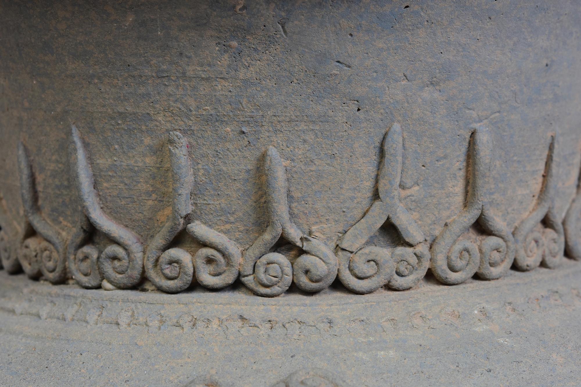 18th Century and Earlier 14th-16th Century, Sukhothai, Antique Thailand Sukhothai Stoneware Pottery Jar For Sale