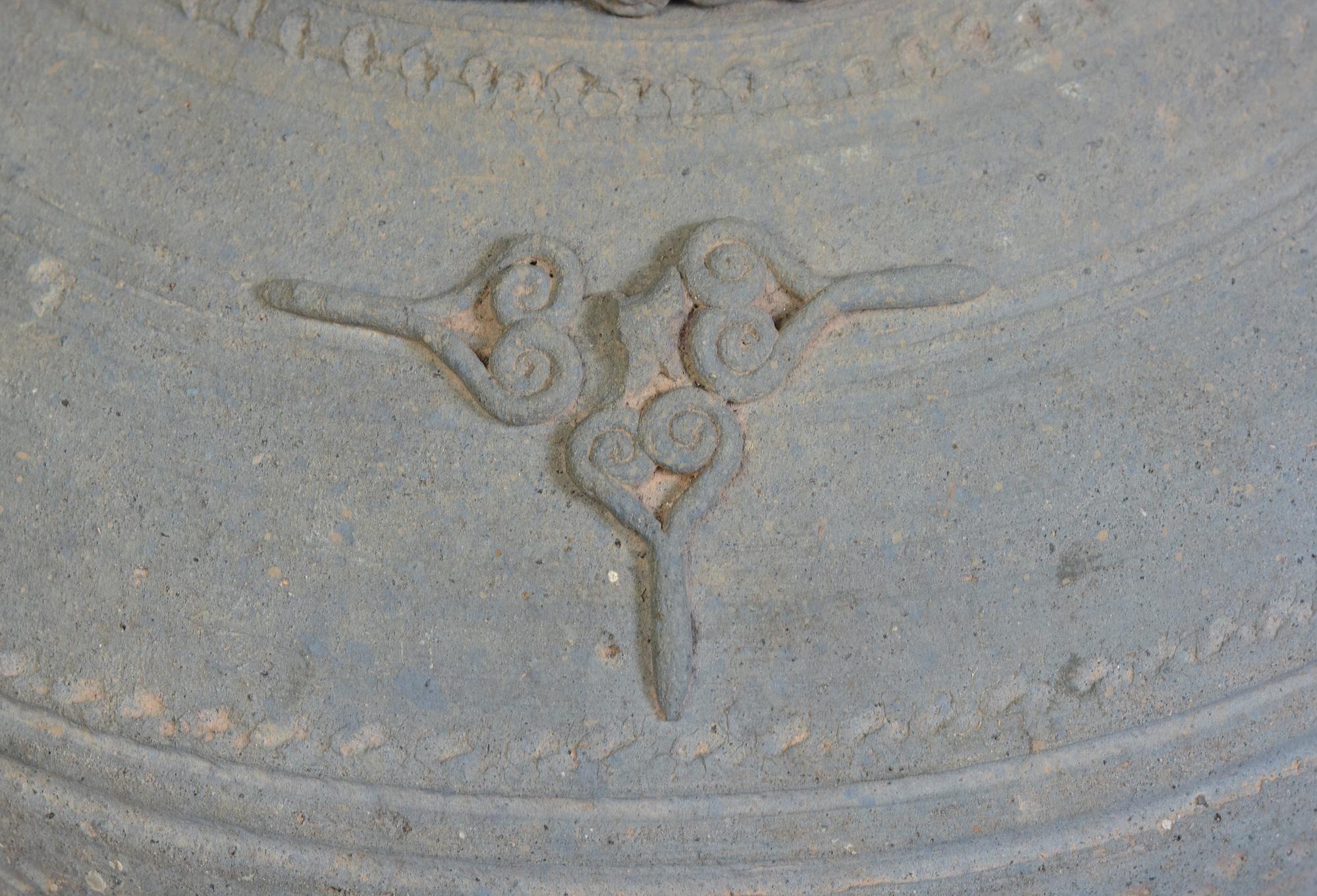 14th-16th Century, Sukhothai, Antique Thailand Sukhothai Stoneware Pottery Jar For Sale 1
