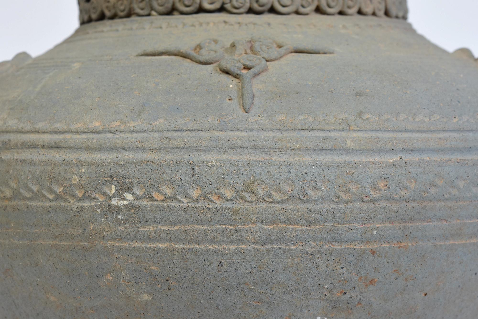 14th-16th Century, Sukhothai, Antique Thailand Sukhothai Stoneware Pottery Jar For Sale 2