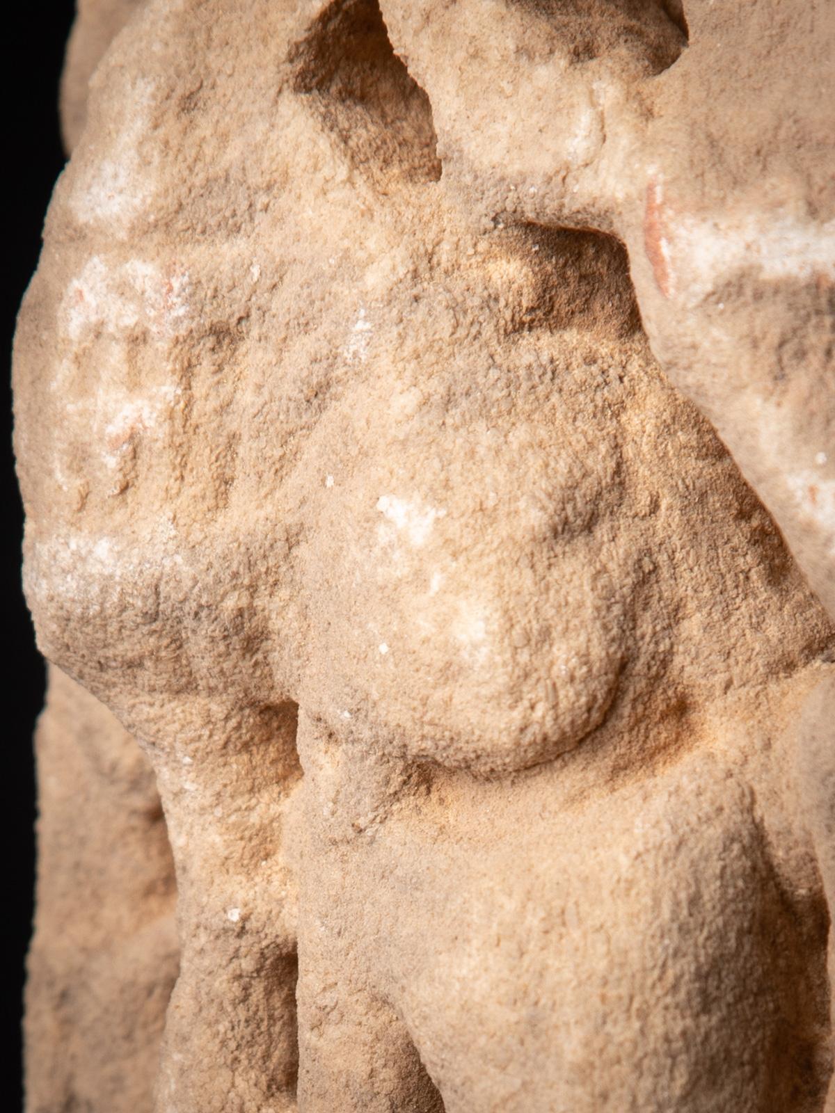Antike Marmorstatue aus dem 14. Jahrhundert aus dem Jain- Tempel aus Indien im Angebot 10