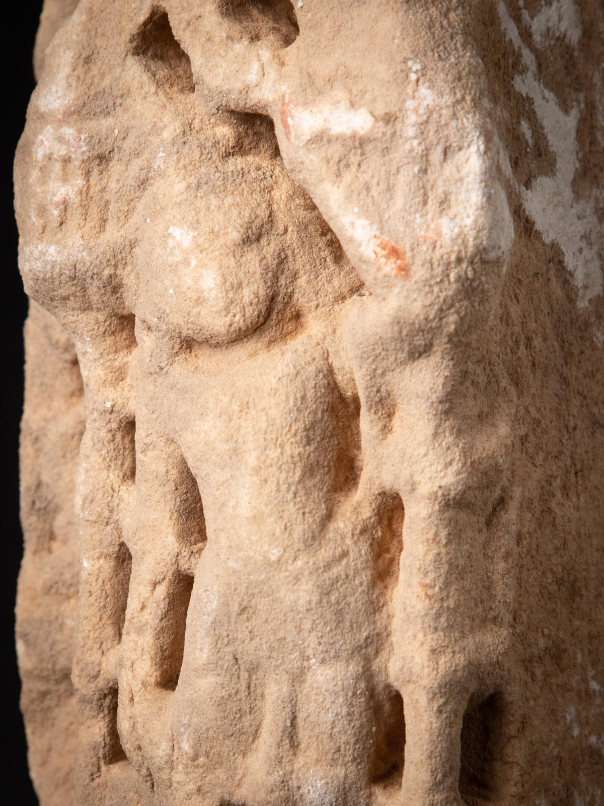 Antike Marmorstatue aus dem 14. Jahrhundert aus dem Jain- Tempel aus Indien im Angebot 13