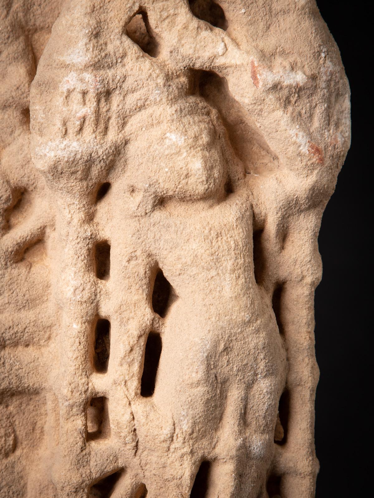 Antike Marmorstatue aus dem 14. Jahrhundert aus dem Jain- Tempel aus Indien im Angebot 14