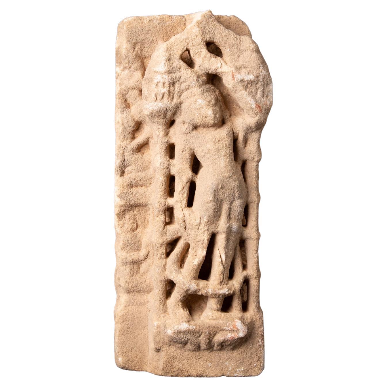 Antike Marmorstatue aus dem 14. Jahrhundert aus dem Jain- Tempel aus Indien im Angebot
