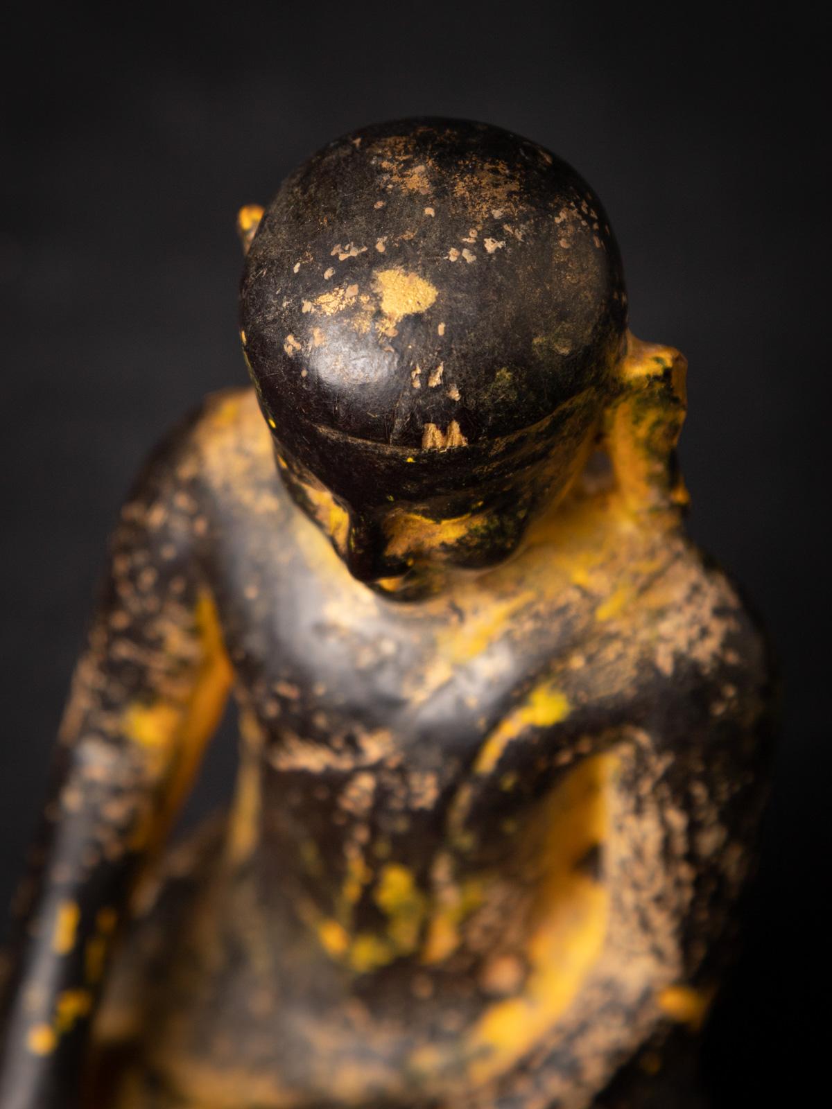 Antike burmesische Monk-Statue aus Holz aus dem 14. Jahrhundert – OriginalBuddhas im Angebot 9