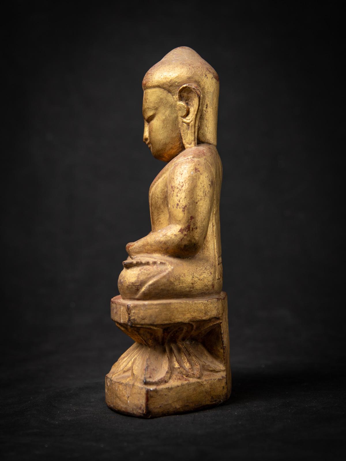 14th century - Pinya period Antique wooden Burmese Buddha statue from Burma In Good Condition For Sale In DEVENTER, NL