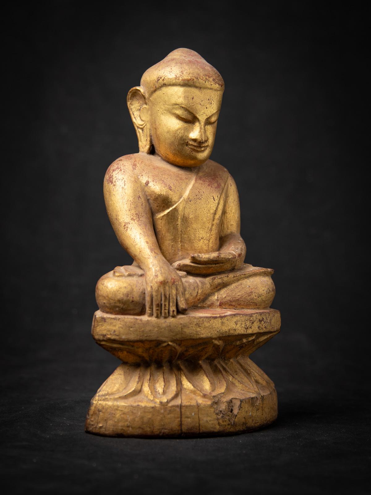14th century - Pinya period Antique wooden Burmese Buddha statue from Burma For Sale 1
