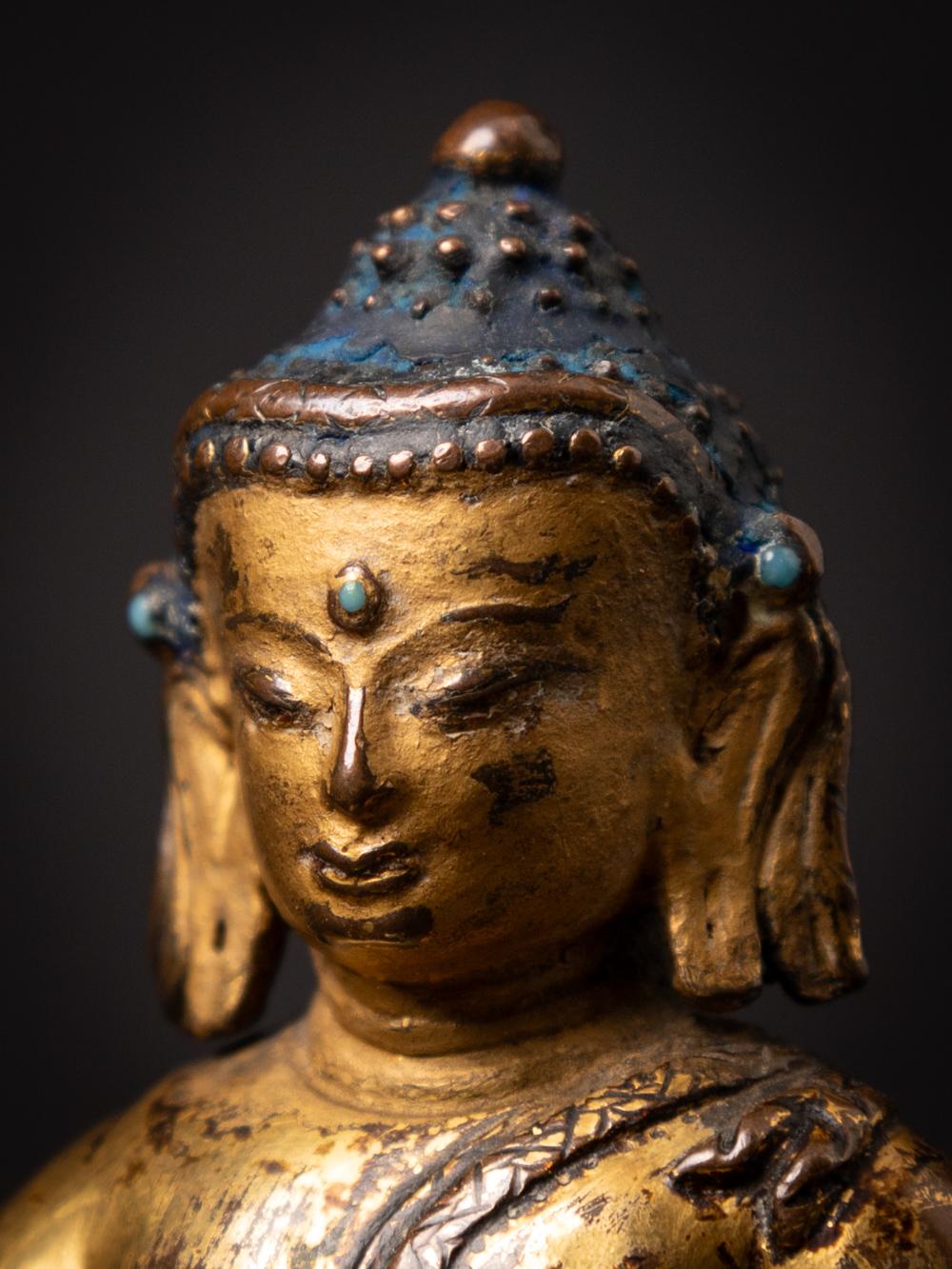 14th century Tibetan gilt and lacquered Śākyamuni Buddha in Bhumisparsha Mudra For Sale 3