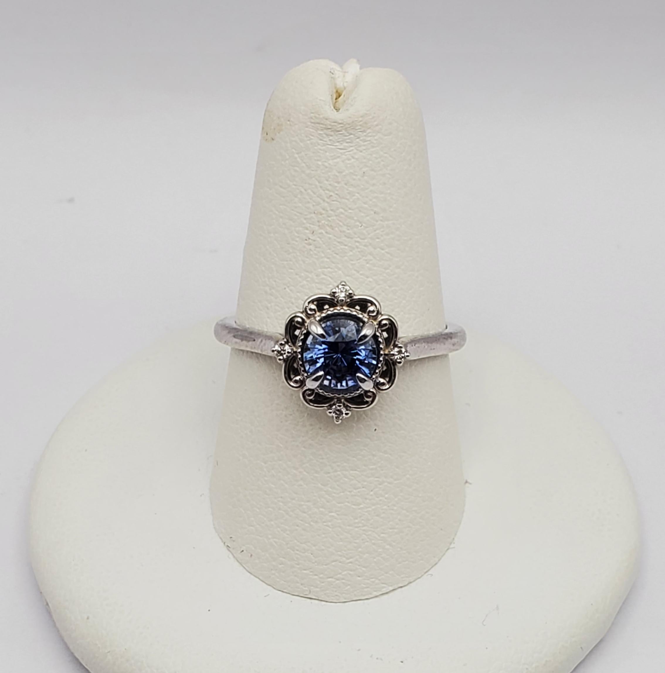 Round Cut 14W Natural Blue Sapphire & Diamond Vintage Style Ring For Sale