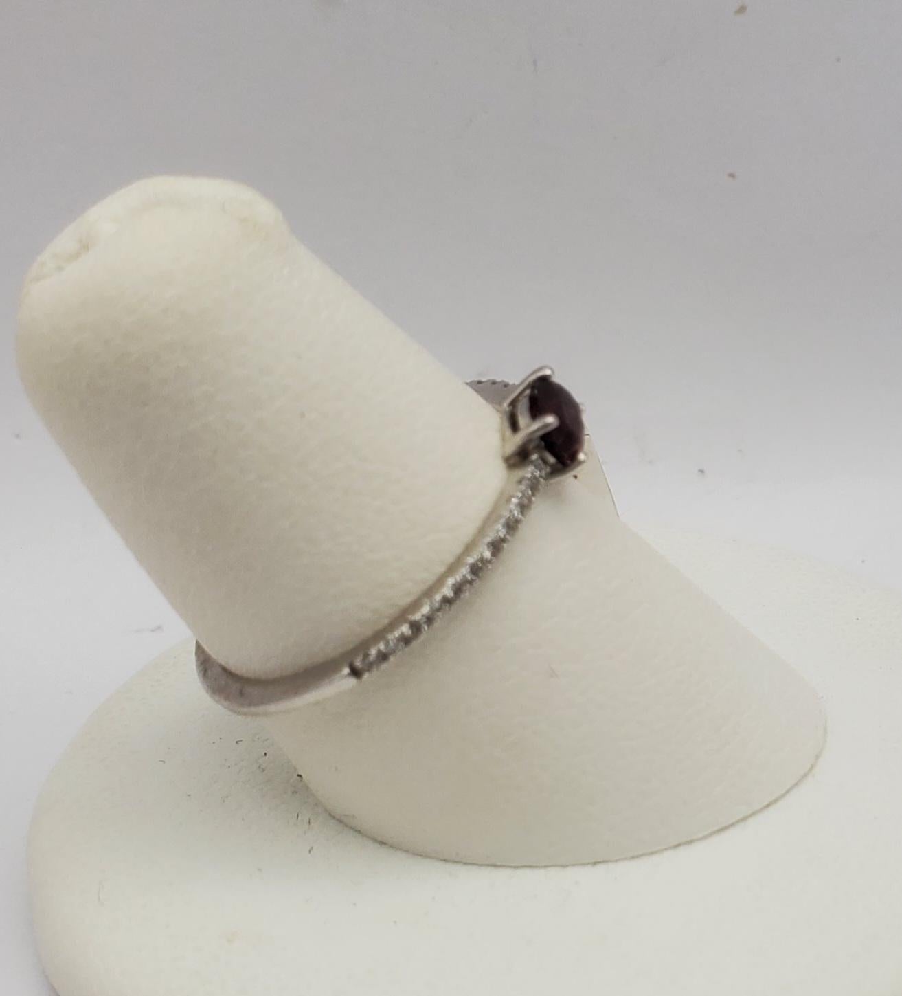 Anillo Apilable de 14W de Granate de Mozambique Ovalado y Diamante Natural de Piedra de Nacimiento Corte oval en venta