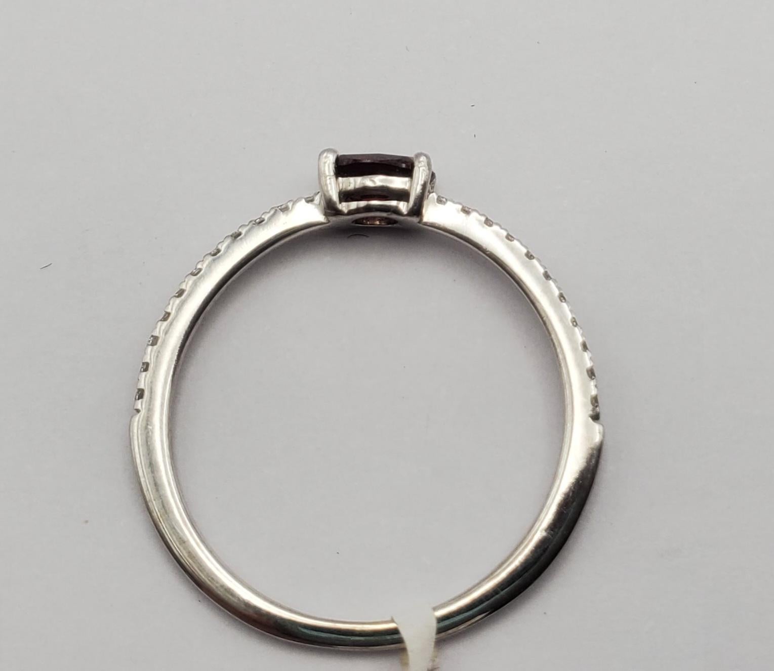 Anillo Apilable de 14W de Granate de Mozambique Ovalado y Diamante Natural de Piedra de Nacimiento en venta 2