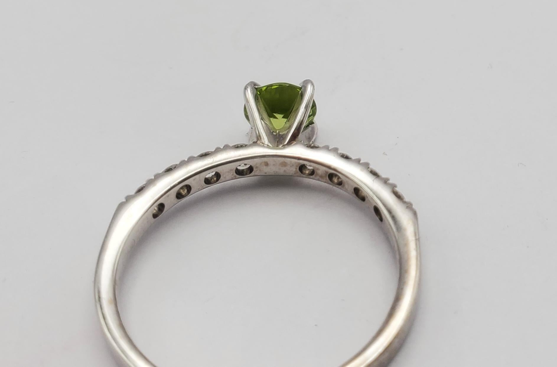 14W Anillo Vibrante Peridoto y Diamante Piedra de Nacimiento de Agosto 1