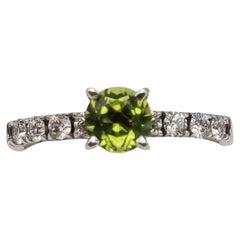 14W Anillo Vibrante Peridoto y Diamante Piedra de Nacimiento de Agosto