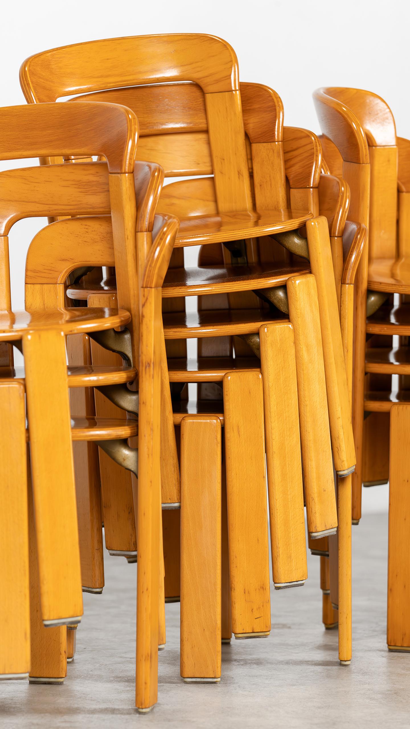 Suisse 14x Bruno Rey Chaise de salle à manger iconique de Kusch+Co en 1971 Hêtre massif + Empilable en vente