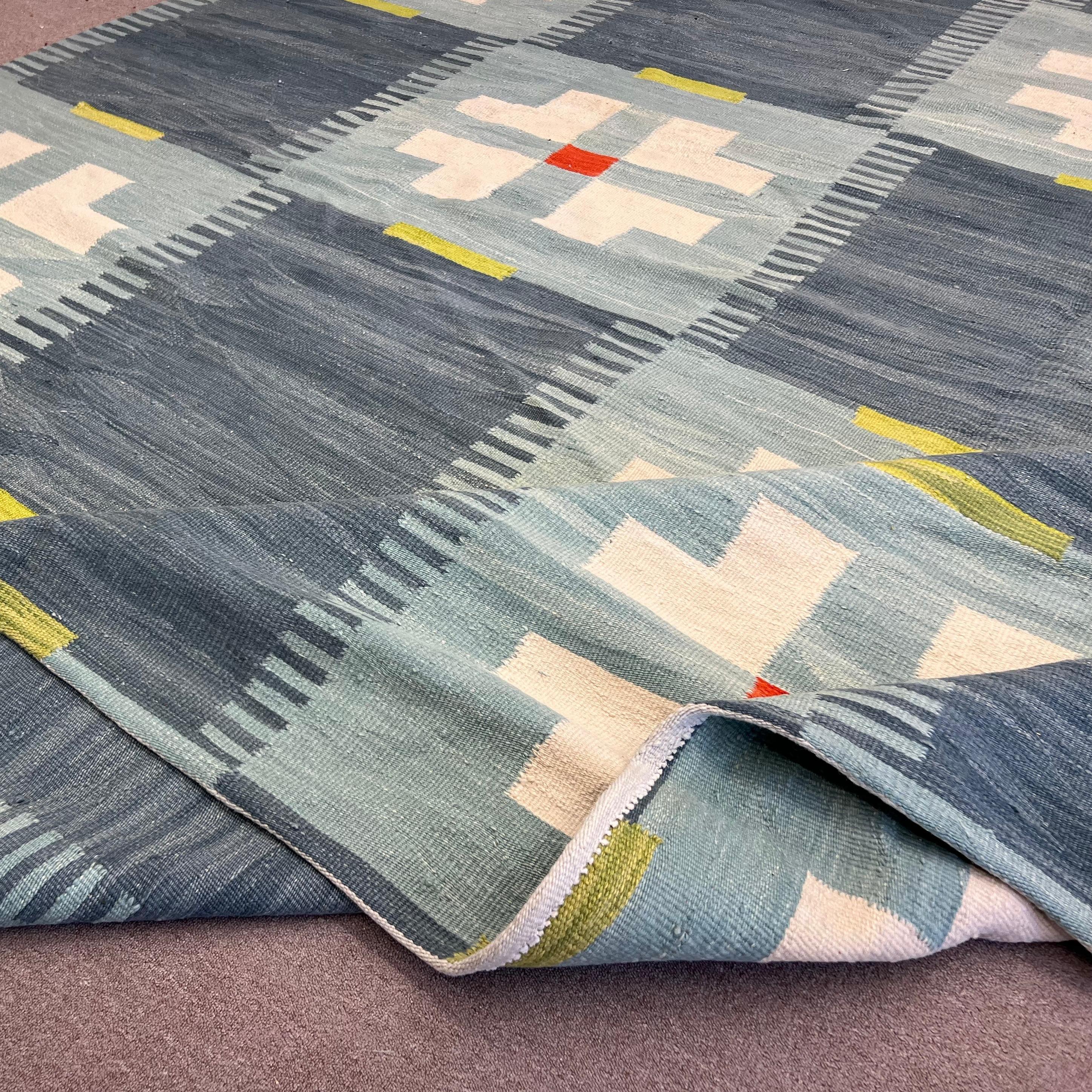 Turco Tappeto FlatWeave 14x14 Ft intrecciato a mano dal design scandinavo. Dimensioni e colori personalizzati disponibili in vendita