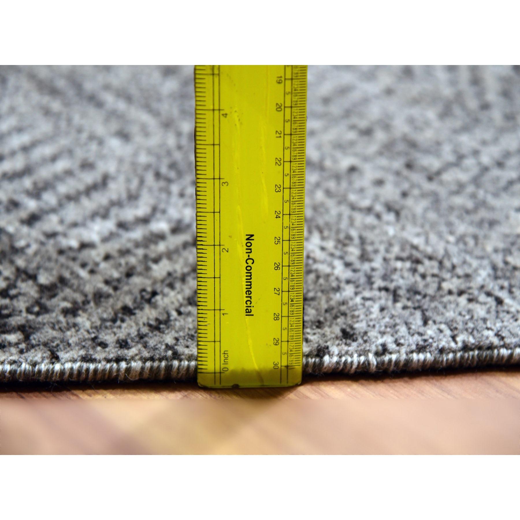 14'x14' Grauer handgeknüpfter, schlichter, moderner, grauer, runder Teppich in Grasdesign aus Wolle in Tone auf Tone im Angebot 3