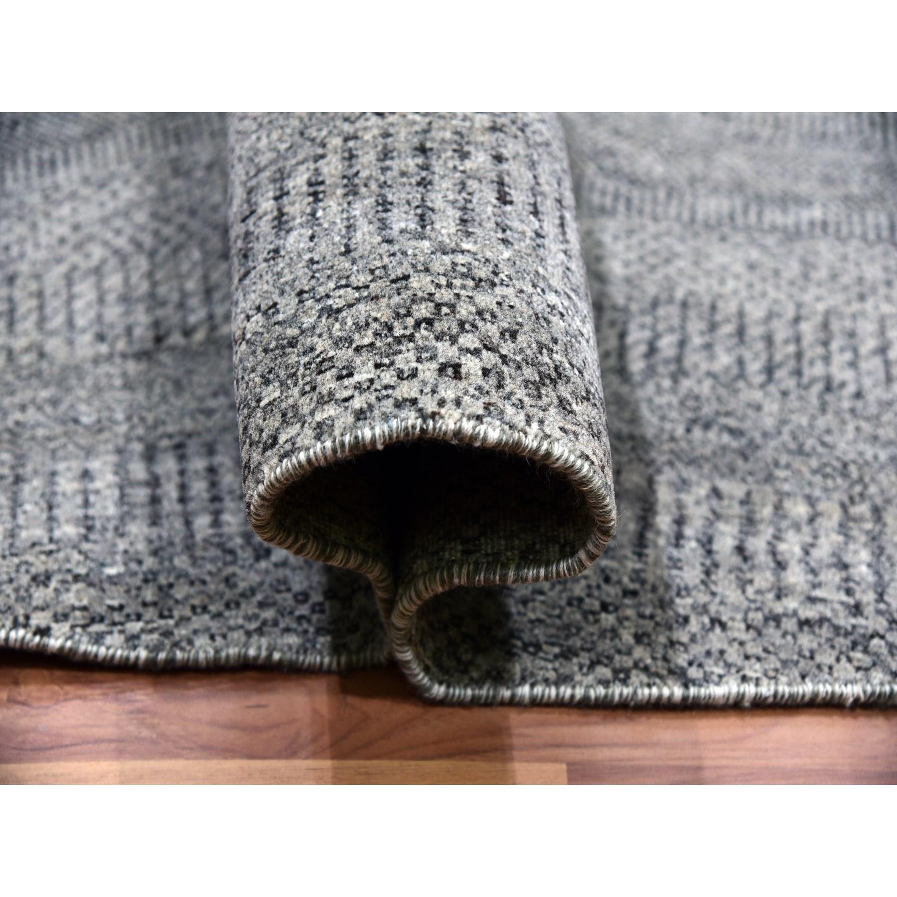 14'x14' Grauer handgeknüpfter, schlichter, moderner, grauer, runder Teppich in Grasdesign aus Wolle in Tone auf Tone (Handgeknüpft) im Angebot