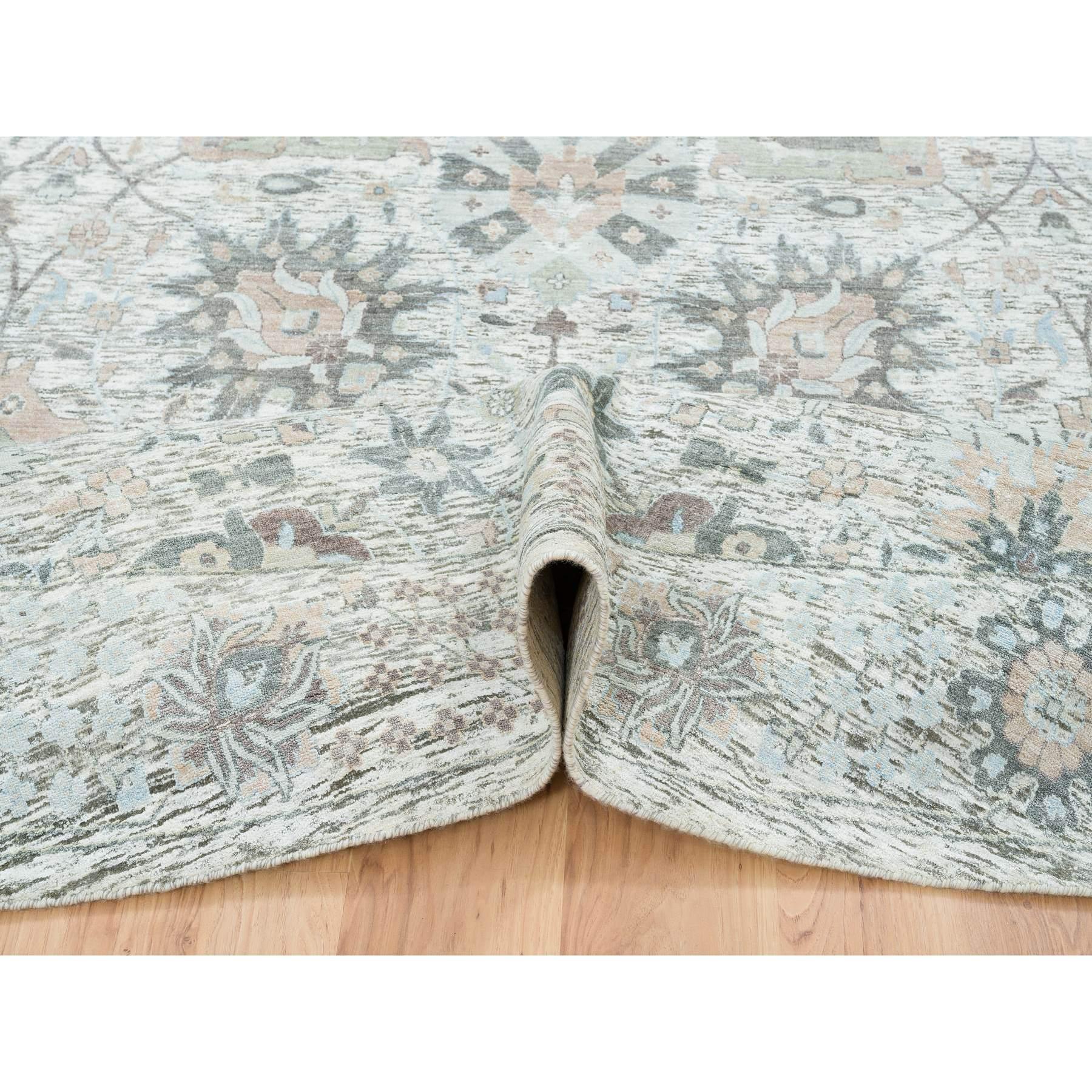 14'x14' Avorio, Tabriz Vase Design, Tappeto rotondo annodato a mano in seta e lana In condizioni Nuovo in vendita a Carlstadt, NJ