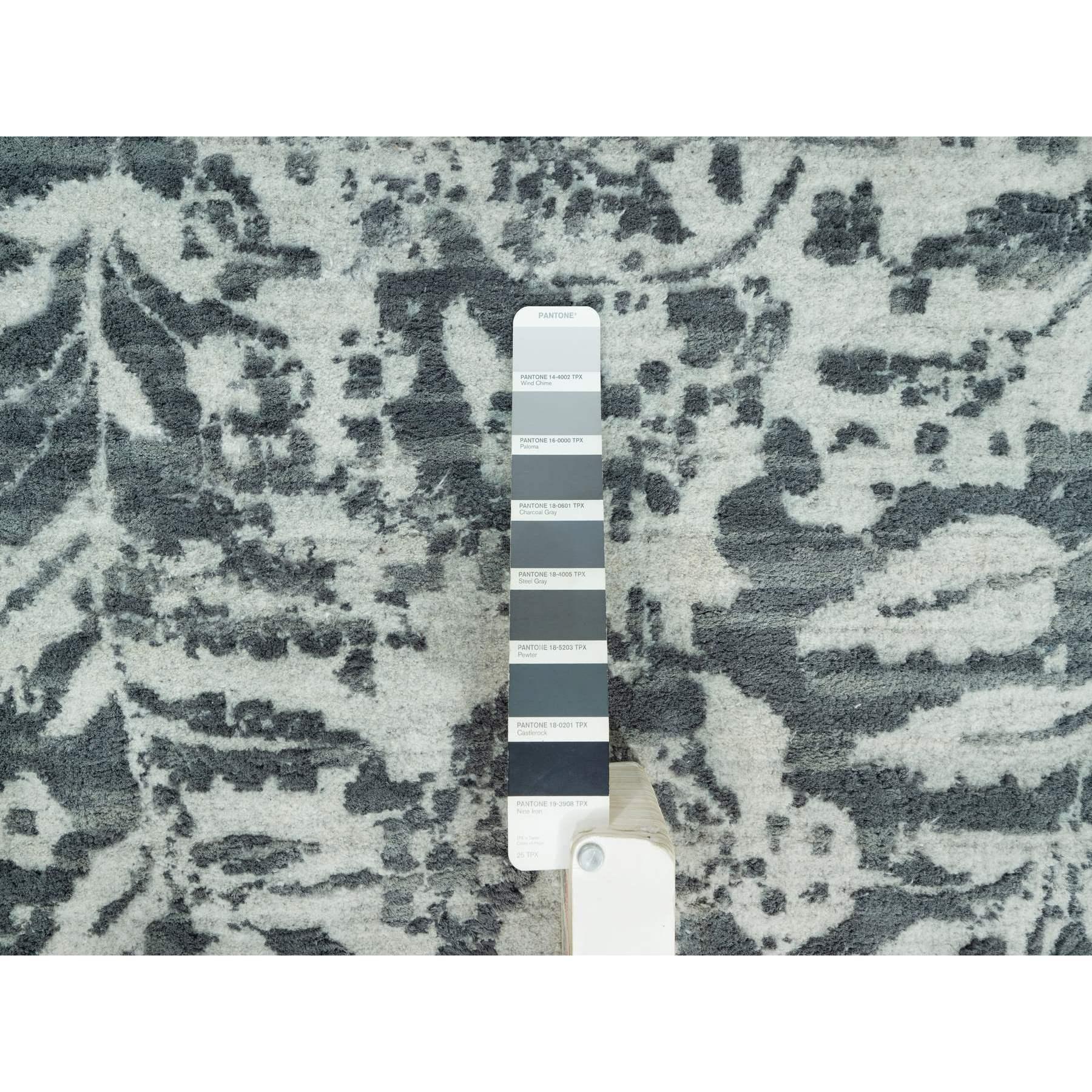 Lana Tappeto quadrato 14'x14' Lamp Room Gray Annodato a mano in lana e seta con design zoroastriano in vendita