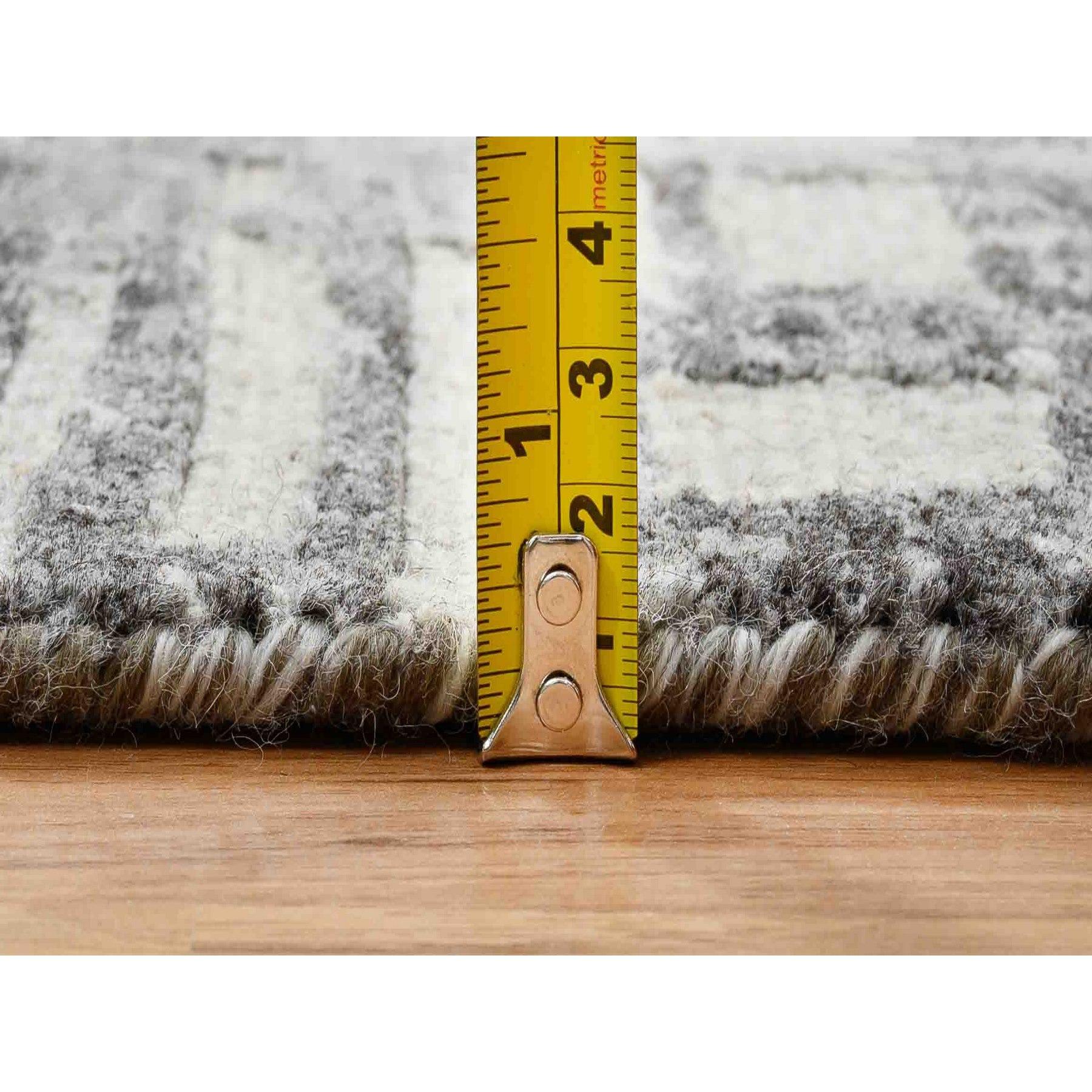 14'x14' Hellgrau, Modernes Design, Natürliche Wolle, Handgeknüpfter Quadratischer Teppich im Angebot 5