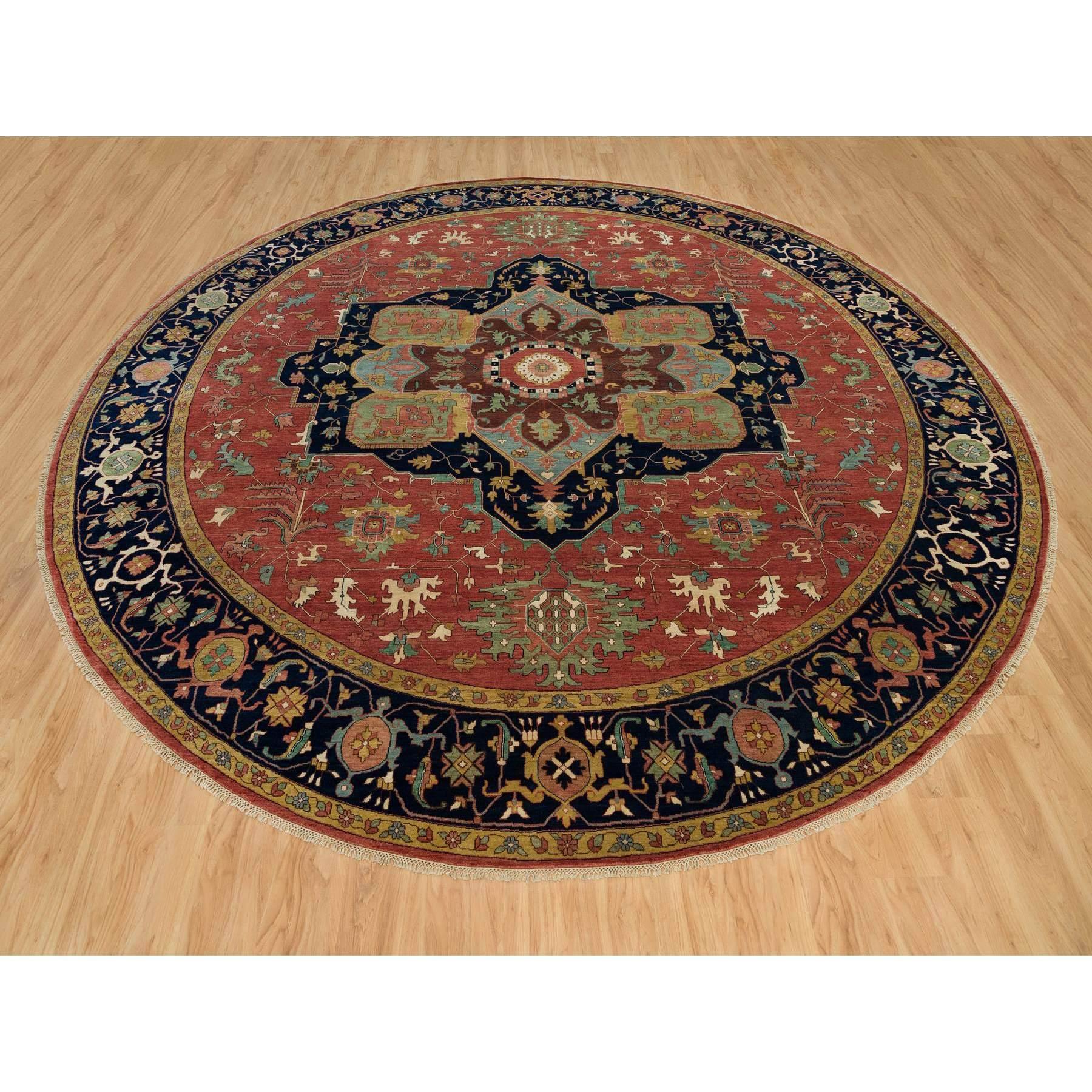 Il s'agit d'un véritable tapis d'Orient en pure laine, noué à la main et reproduit à l'ancienne. Il a été noué pendant des mois et des mois selon des techniques de tissage séculaires par des artisans experts.
Matières premières : Laine
Latex : Pas