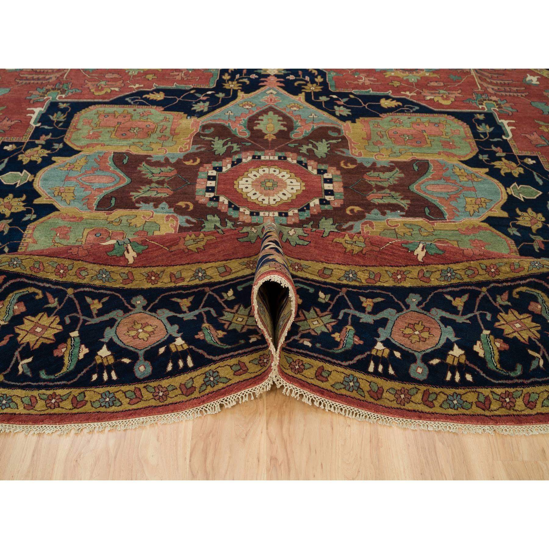 Noué à la main 14'x14' Tapis rond en laine extra douce Heriz nouée à la main, rouge Sangria Antiquities en vente