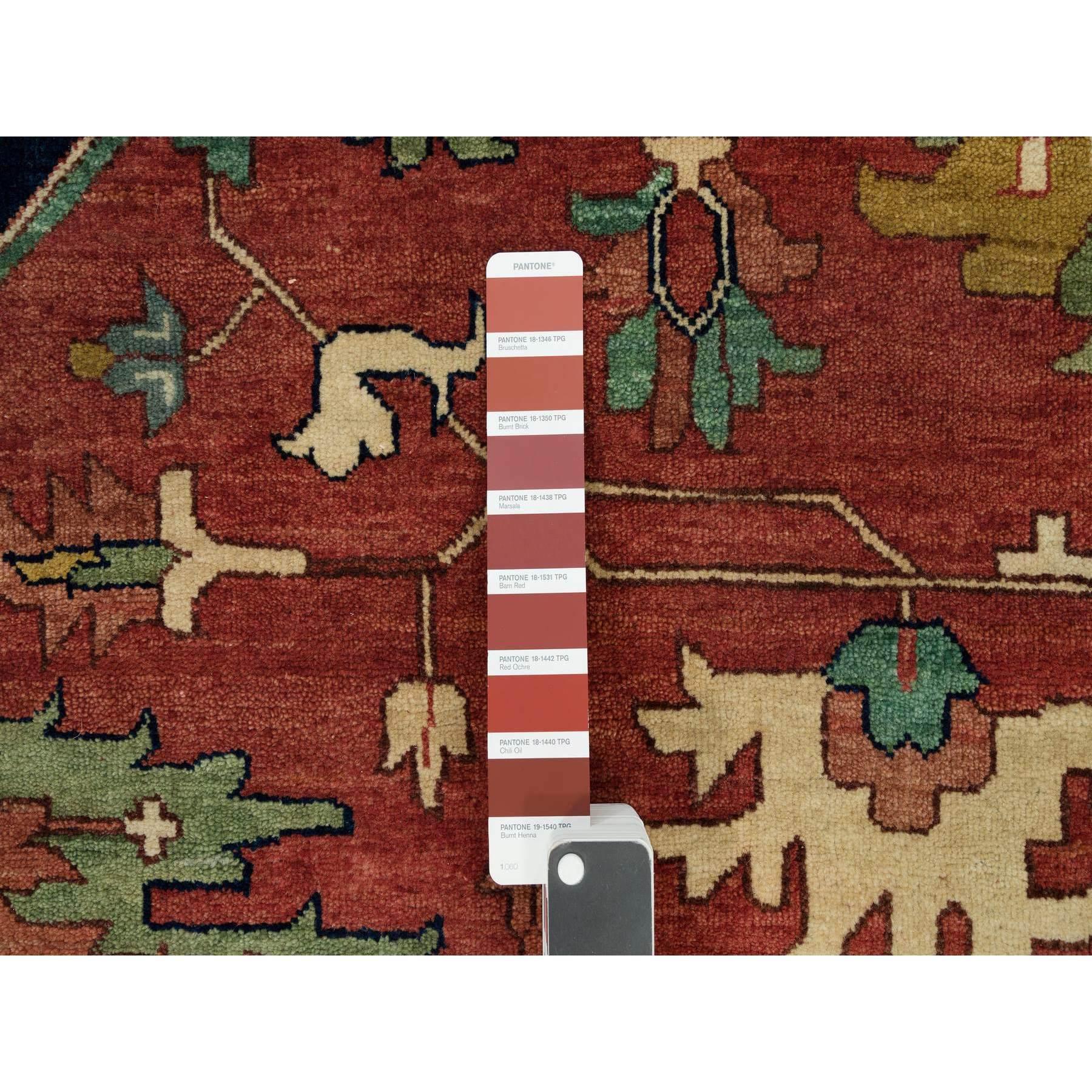 XXIe siècle et contemporain 14'x14' Tapis rond en laine extra douce Heriz nouée à la main, rouge Sangria Antiquities en vente
