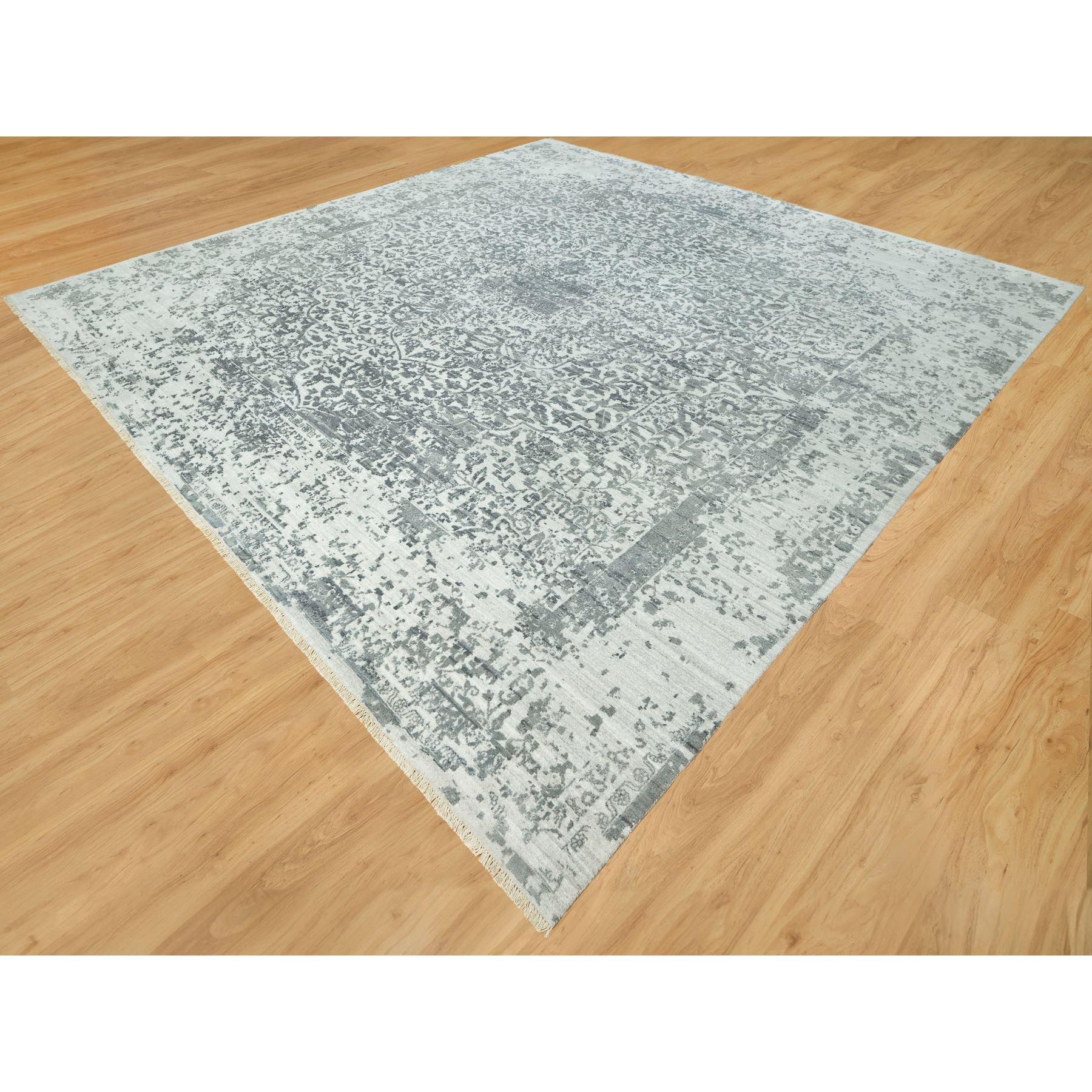 Médiéval 14'x14' Tapis carré en laine et soie à motifs zoroastriens, gris sel de mer, noué à la main en vente