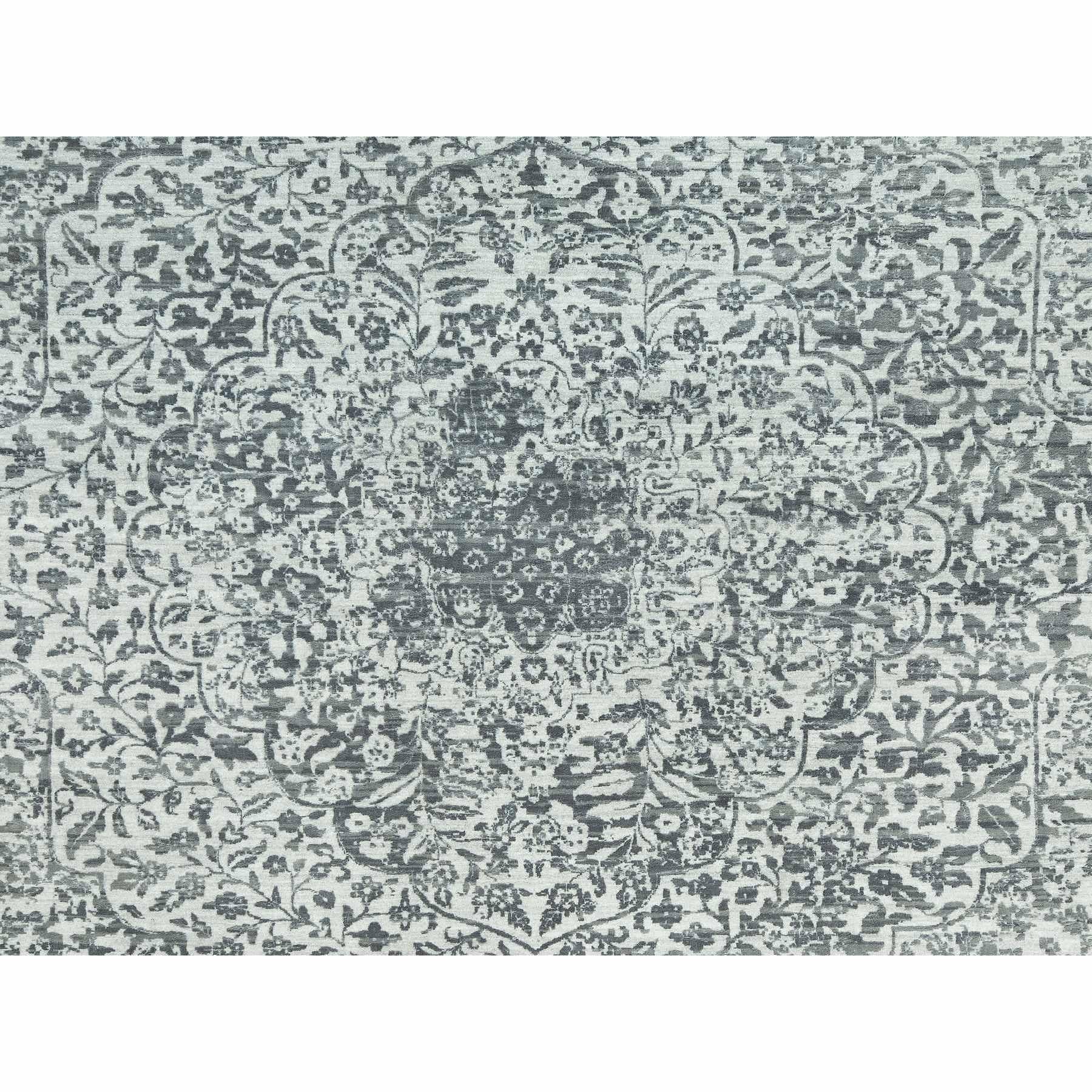 Laine 14'x14' Tapis carré en laine et soie à motifs zoroastriens, gris sel de mer, noué à la main en vente