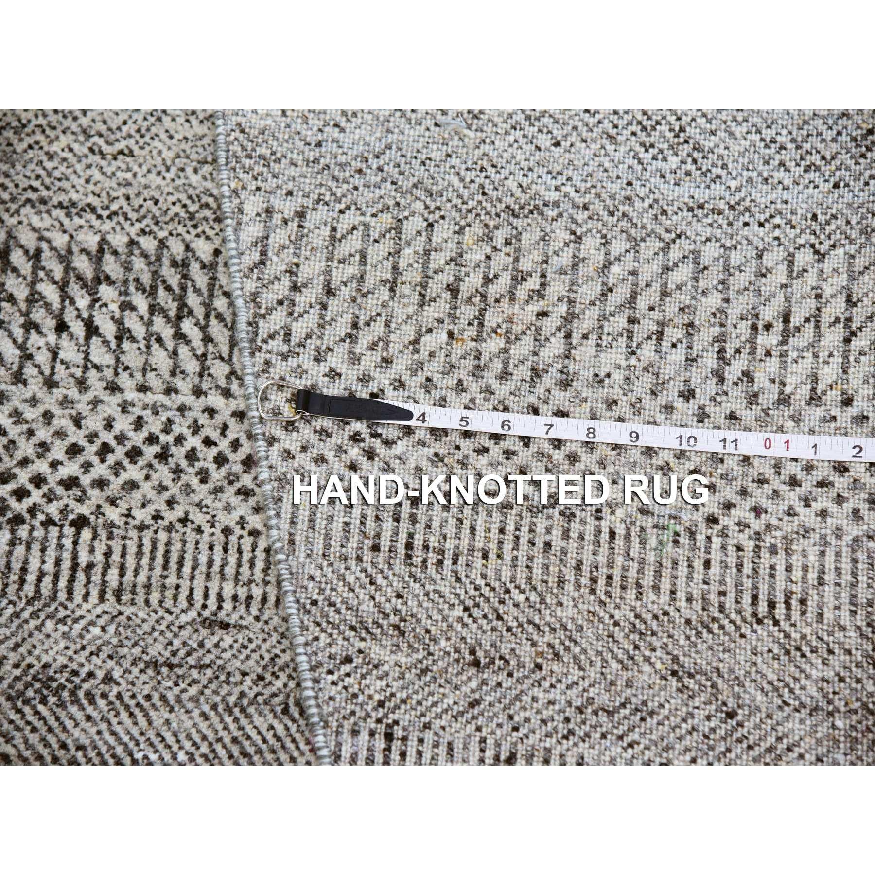 14'x14' Web Grau Tone on Tone Moderner runder handgeknüpfter Teppich aus Wolle mit Grasdesign im Angebot 5