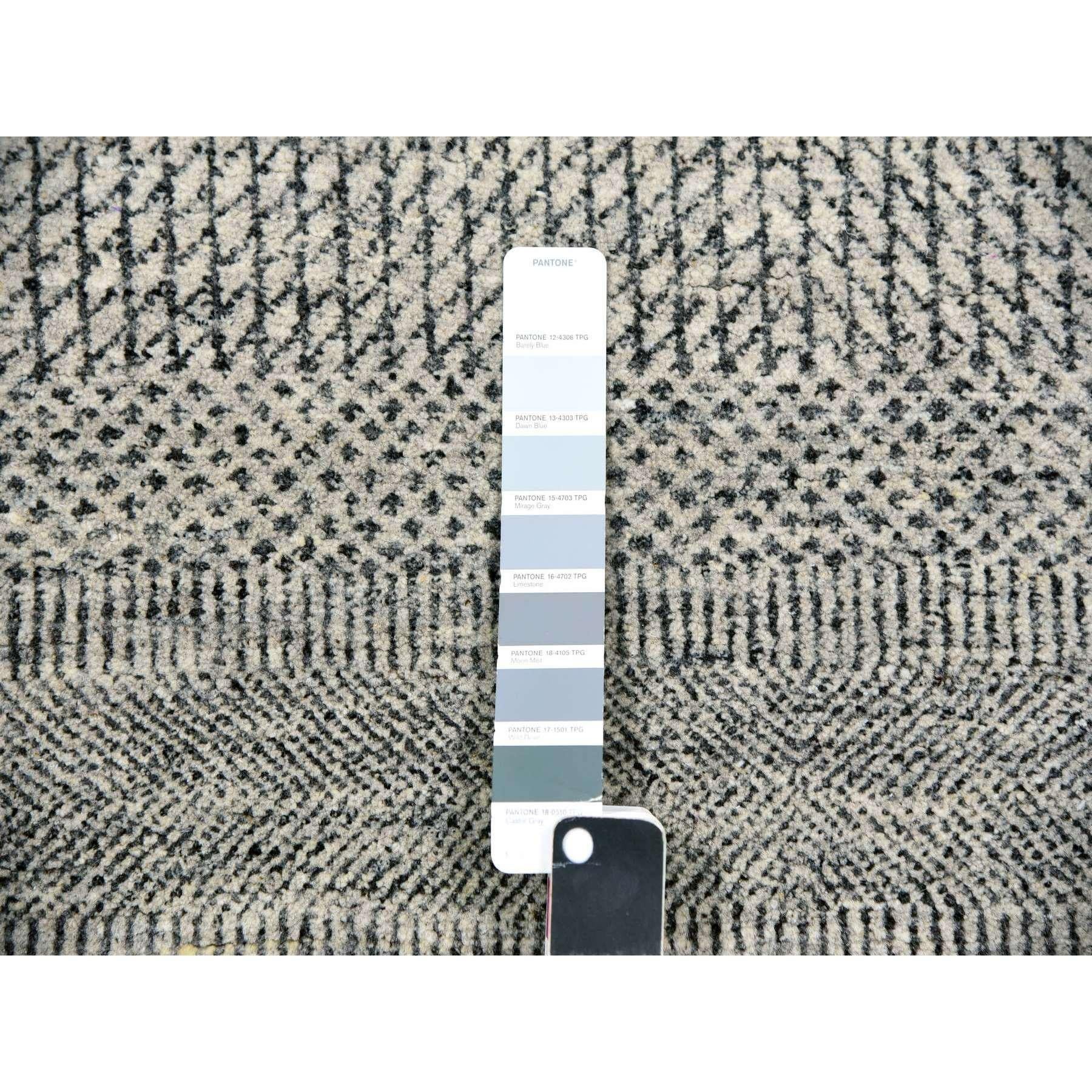 14'x14' Web Grau Tone on Tone Moderner runder handgeknüpfter Teppich aus Wolle mit Grasdesign im Angebot 1