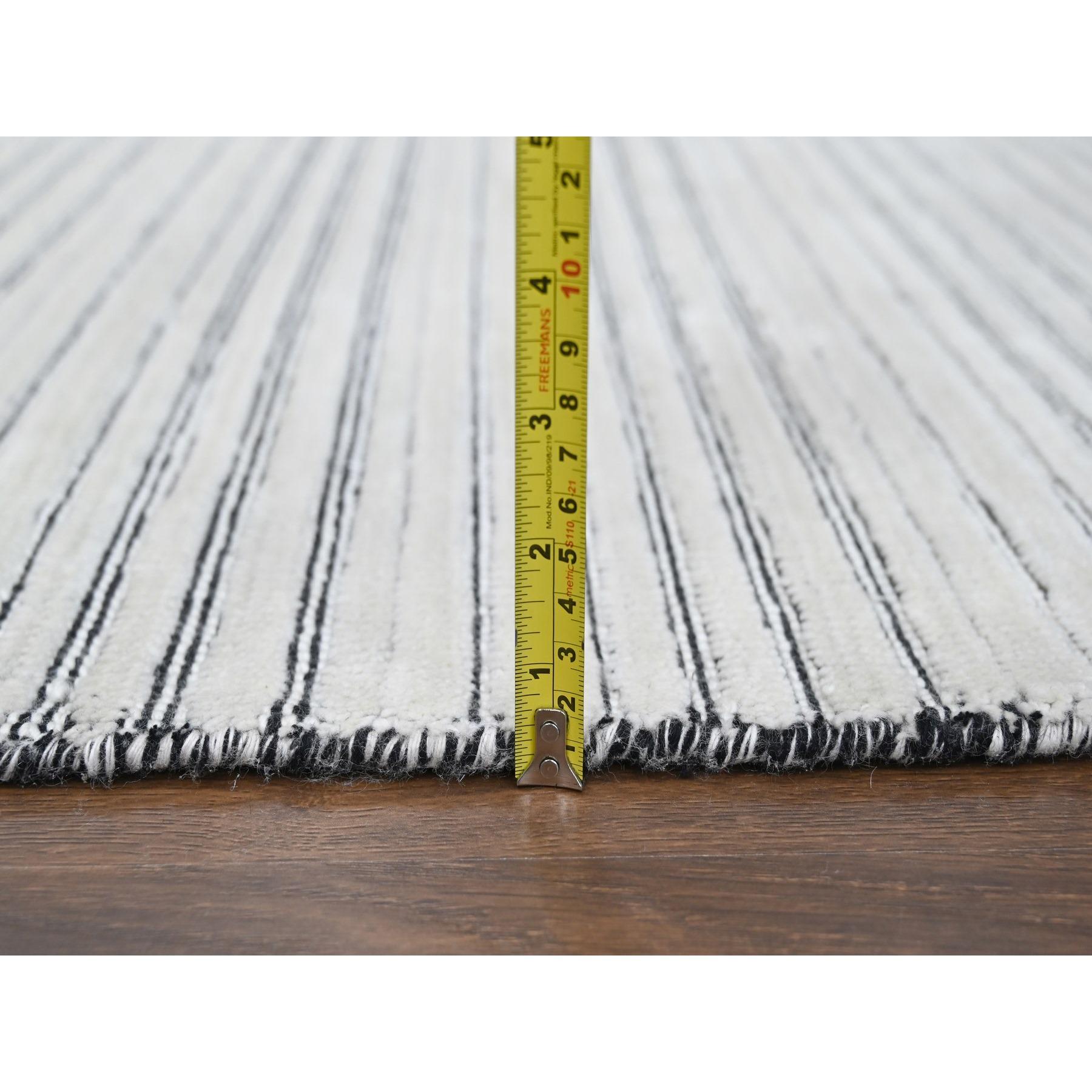 Tapis moderne surdimensionné 14'x16' Laine et soie blanche et noire, tissé à la main en vente 3
