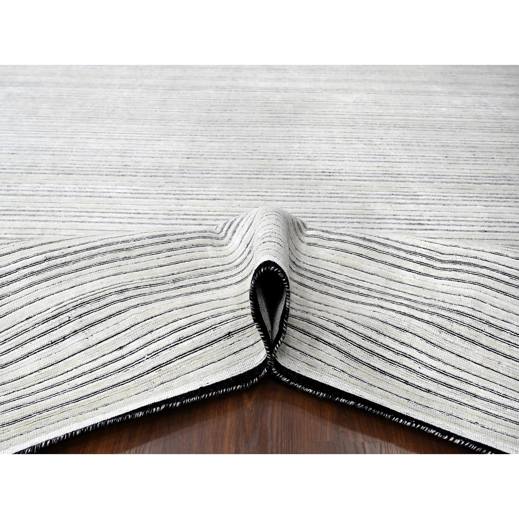 Tissé à la main Tapis moderne surdimensionné 14'x16' Laine et soie blanche et noire, tissé à la main en vente