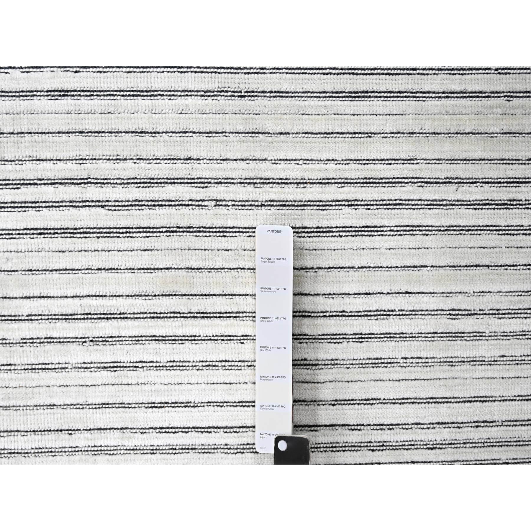 XXIe siècle et contemporain Tapis moderne surdimensionné 14'x16' Laine et soie blanche et noire, tissé à la main en vente