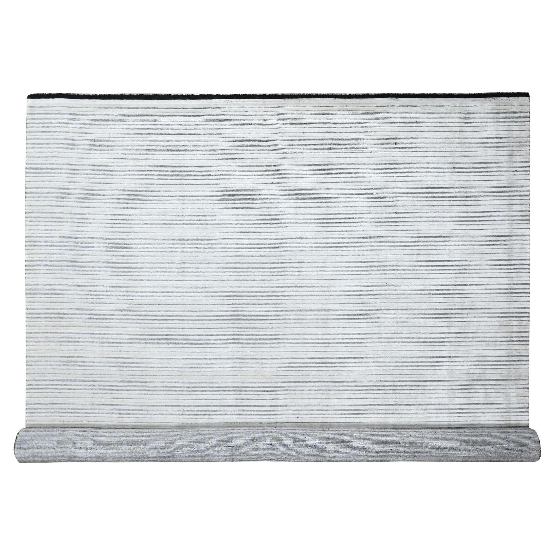 Tapis moderne surdimensionné 14'x16' Laine et soie blanche et noire, tissé à la main