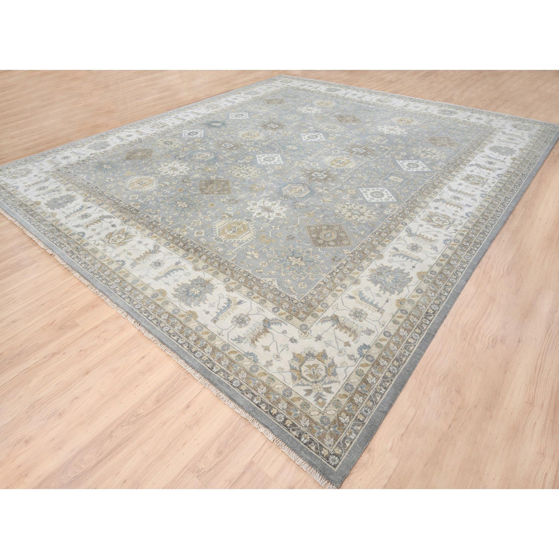 Indiano Tappeto squadrato oversize 14'x16' in lana Karajeh Frost Gray annodato a mano in vendita