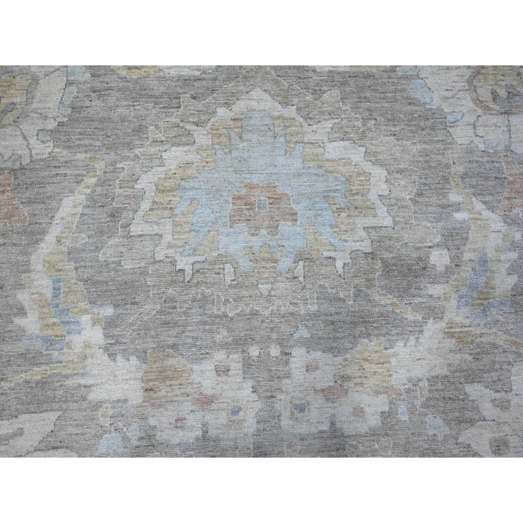 Laine 14'x17' Tapis oriental surdimensionné Cloud Gray Fine Peshawar with Mahal Design en vente
