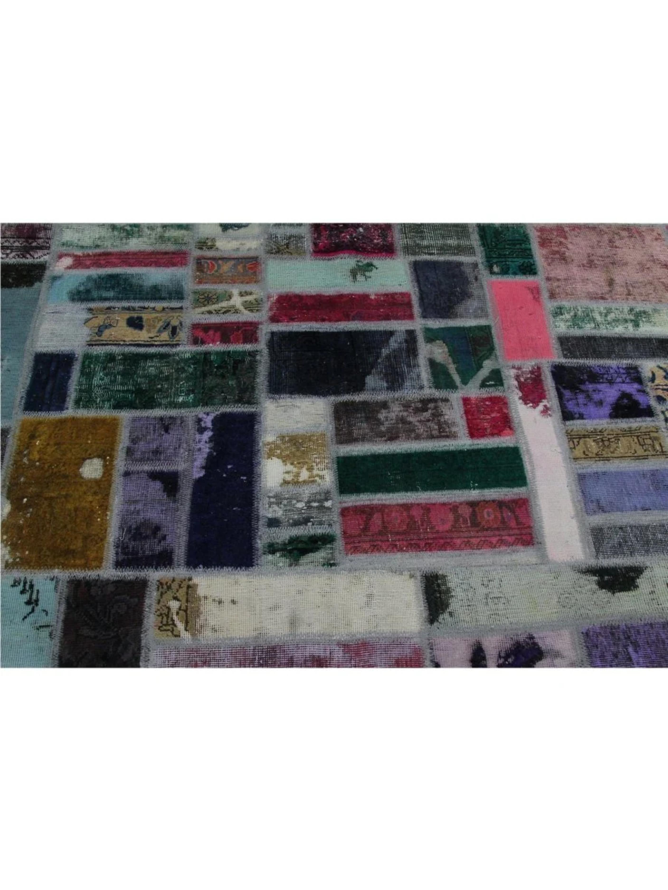 14x20 Hand-Knotted Vintage Distressed Patchwork Area Rug For Sale 1