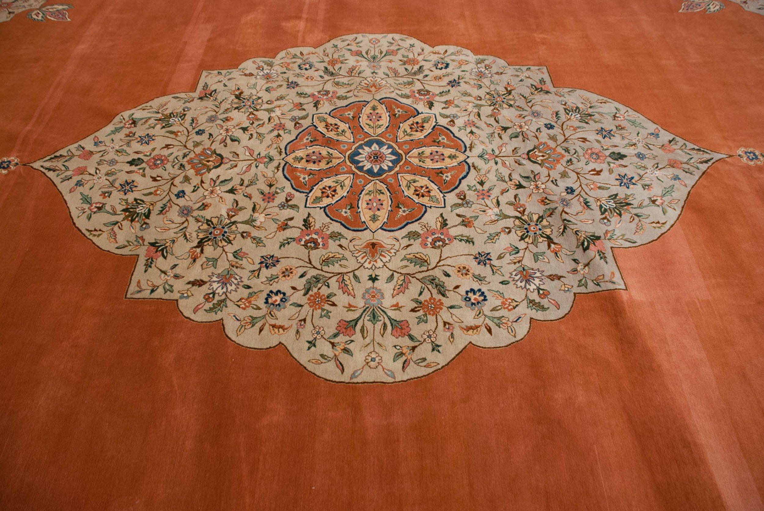 Vintage Bulgarian Tabriz Design Carpet In Good Condition For Sale In Katonah, NY
