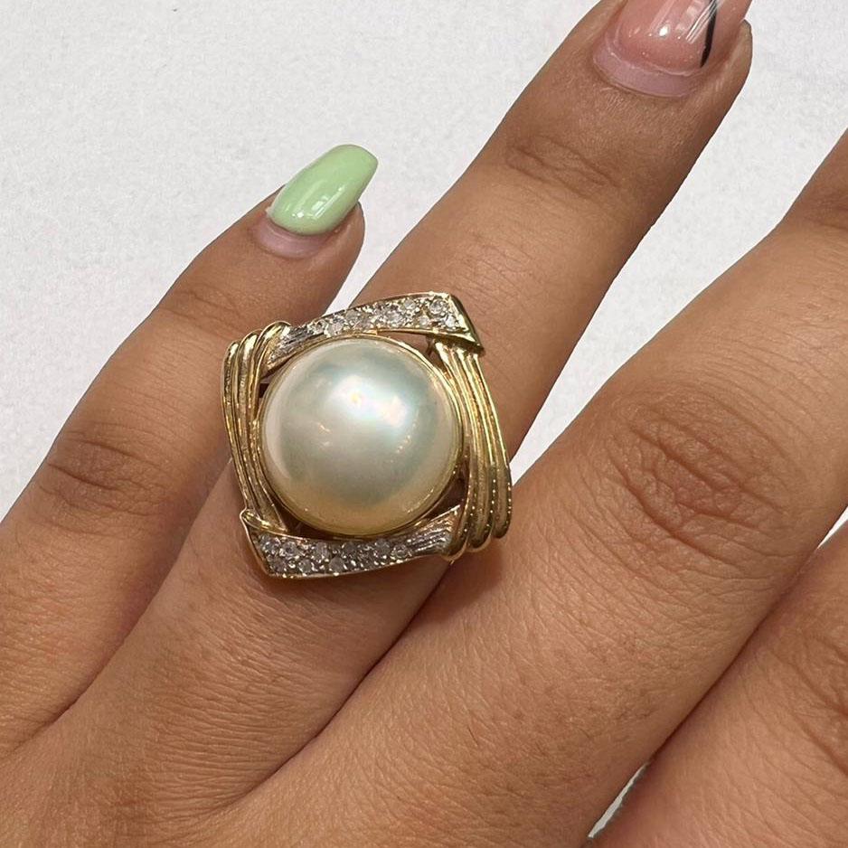 Mabe Pearl with 14k Yellow Gold Ring with Diamonds In Excellent Condition For Sale In LA, CA