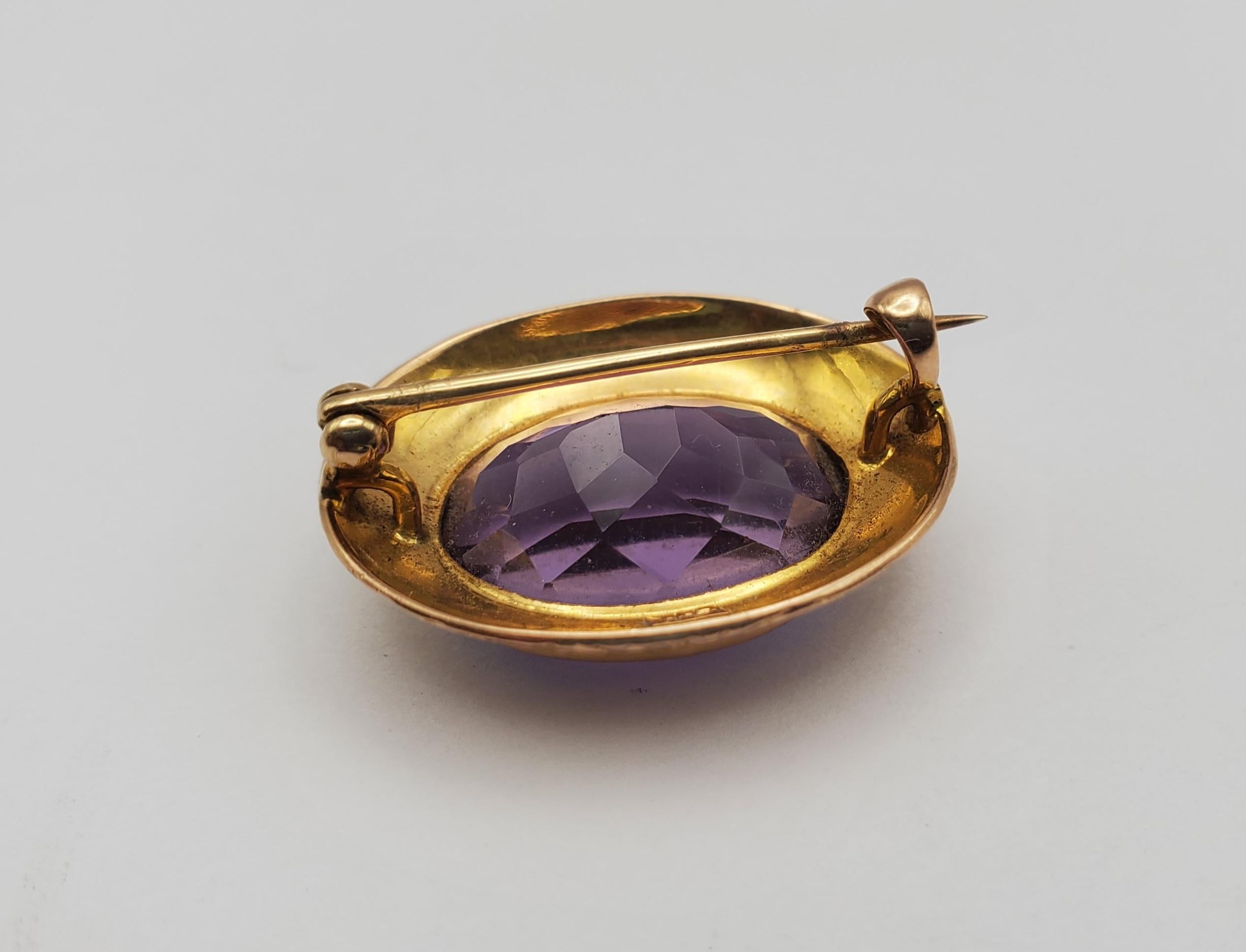 14Y Lovely Sculpted Oval Amethyst Estate Brooch  In Good Condition For Sale In Pittsburgh, PA
