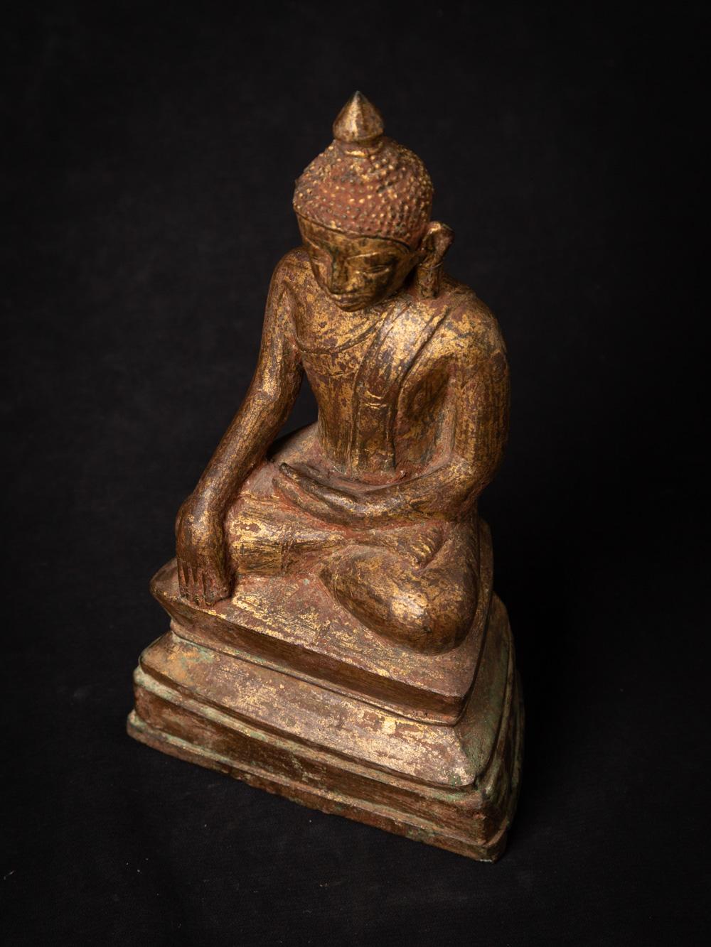 15-16th century antique bronze Burmese Buddha statue in Bhumisparsha Mudra For Sale 8